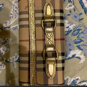 Burberry wallet -barely used!!! See Burberry tote in my closet to match